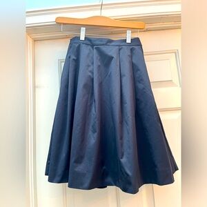 Uniqlo navy pleated knee length skirt